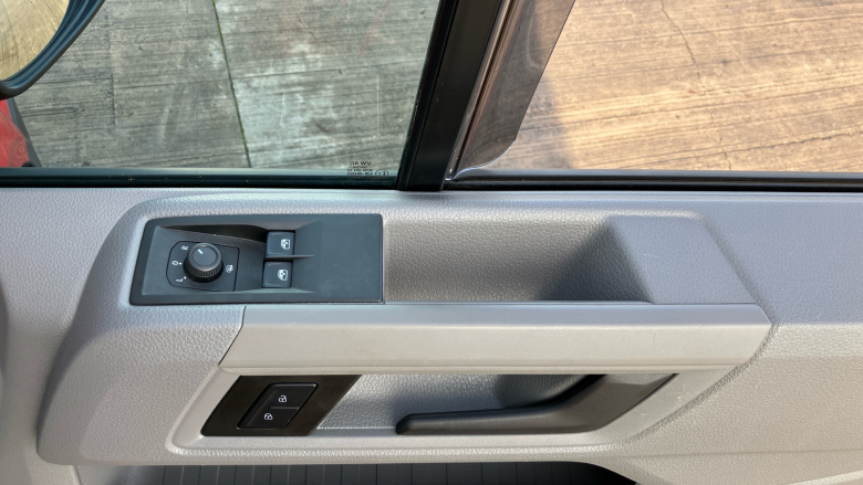 Volkswagen Crafter Cr35 Mwb Diesel 2.0 TDI 177PS Commerce Plus High Roof Van